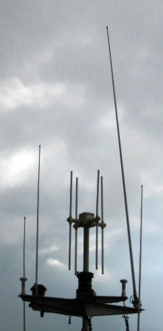 RDF receivers antenna emergency location beacon aircraft 01.jpg